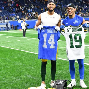 Amon-Ra St. Brown (r.) mit seinem Bruder Equanimeous.