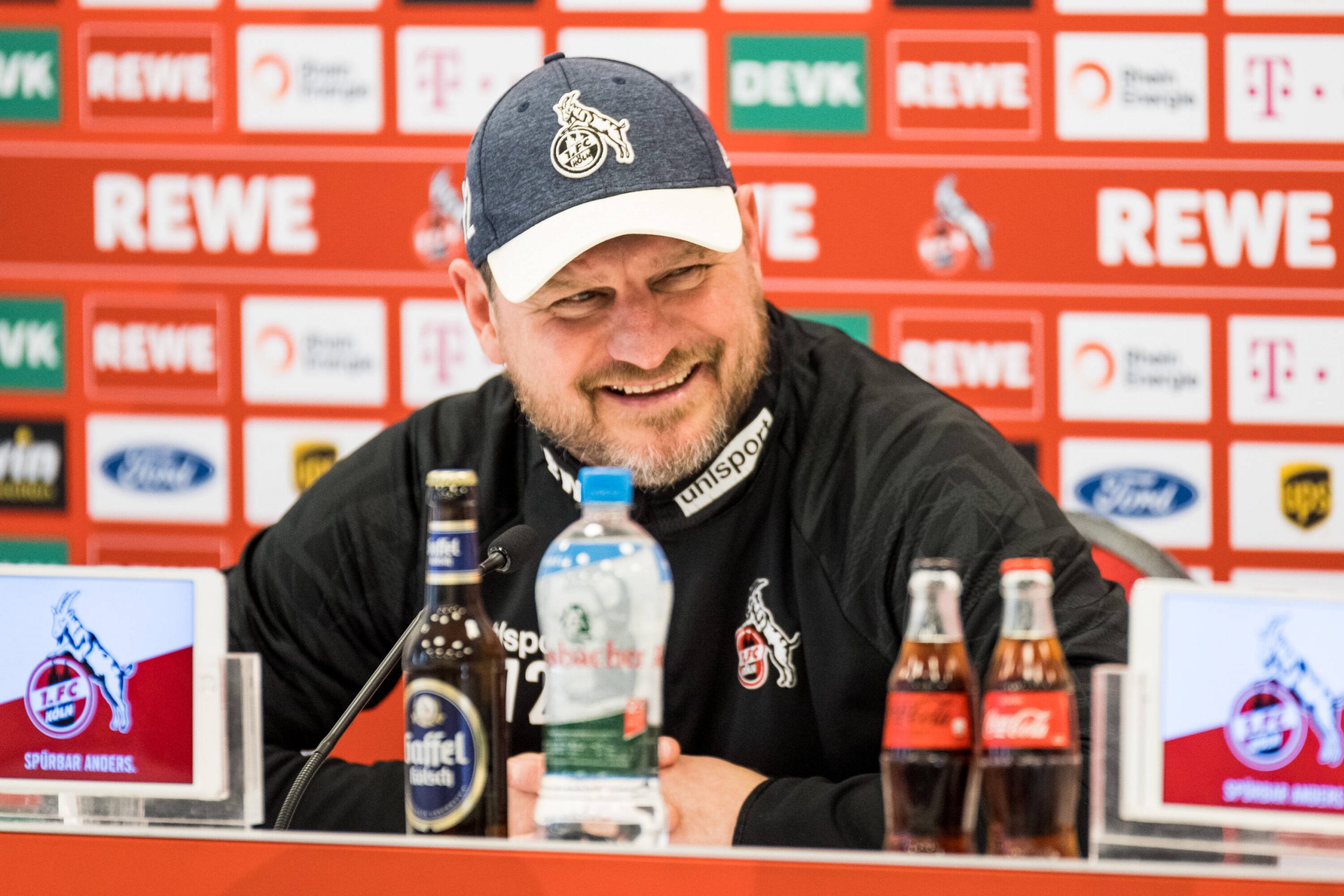 1. FC Köln Trainer Steffen Baumgart bei einer Pressekonferenz.