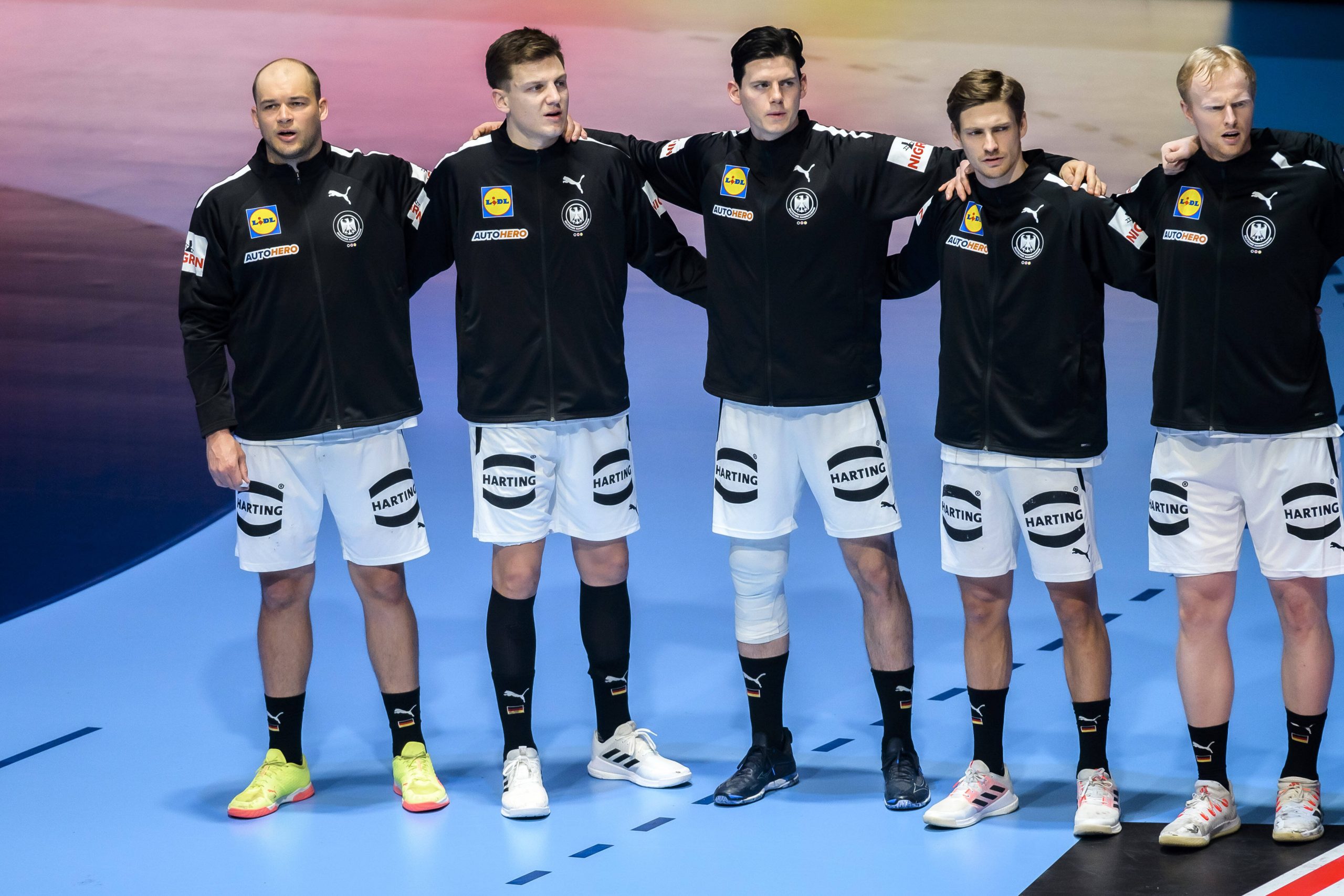 Paul Drux (l.) hätte sich in den Dienst der Mannschaft gestellt und wäre ins Tor gegangen.