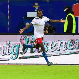 Bakery Jatta bejubelt sein Tor gegen St. Pauli