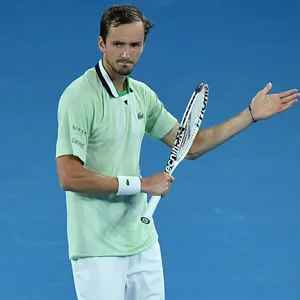 Daniil Medvedev legt sich mit dem Schiedsrichter an.