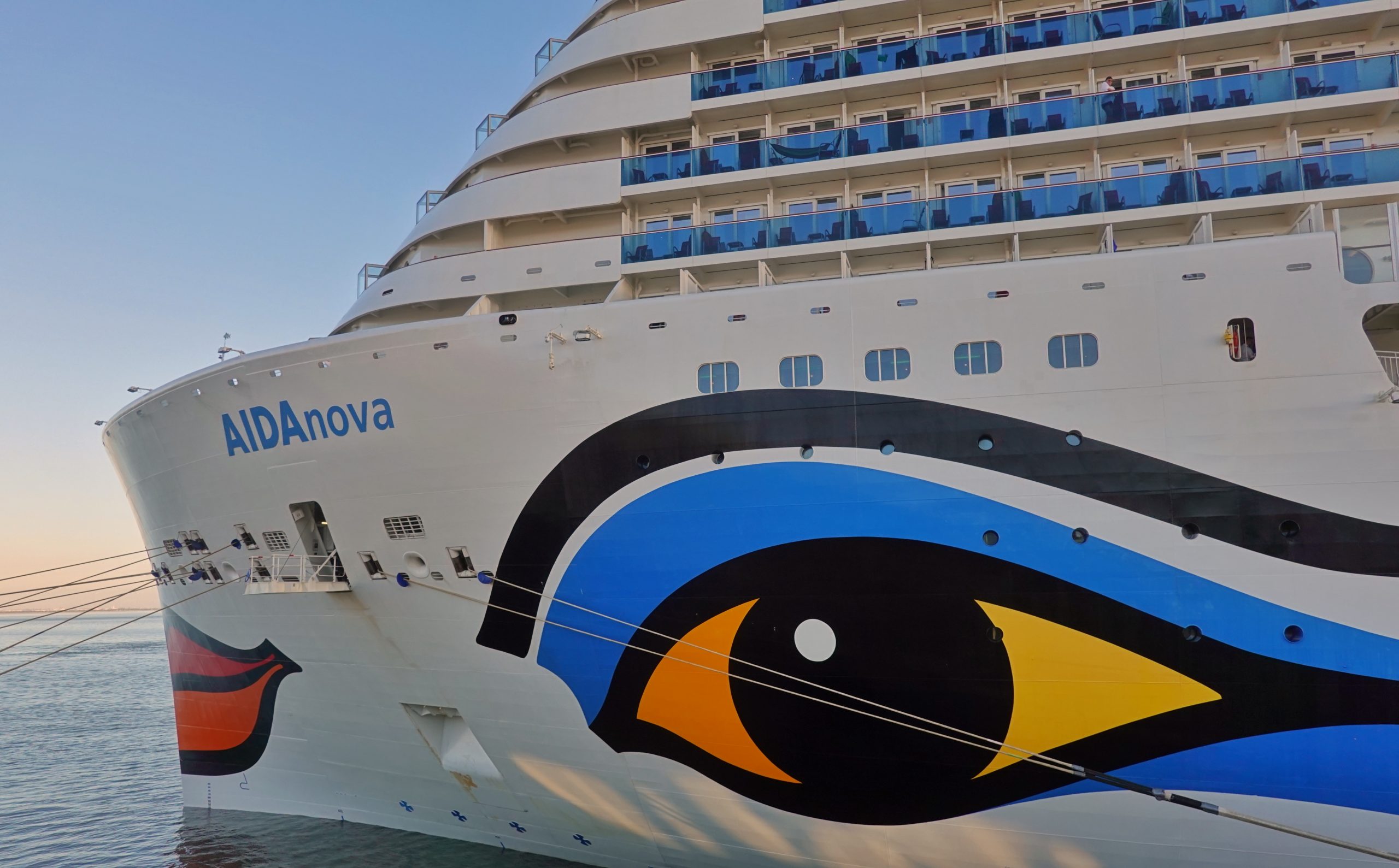 Das Kreuzfahrtschiff „Aida Nova“ liegt seit Tagen im Kreuzfahrtterminal der portugiesischen Hauptstadt Lissabon.