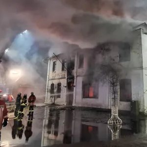 Gasthof in Flammen