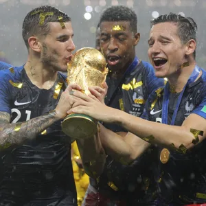 Derzeitiger Weltmeister ist Frankreich, die 2018 im WM-Finale gegen Kroatien gewannen.
