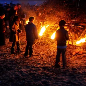 Osterfeuer am Elbstrand
