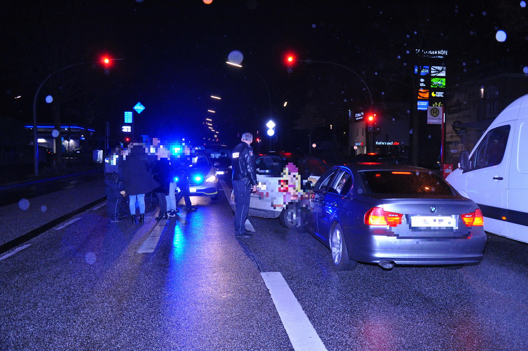Die Hamburger Polizei musste die Situation an der Kieler Straße beruhigen.