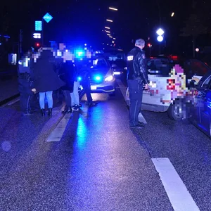 Die Hamburger Polizei musste die Situation an der Kieler Straße beruhigen.