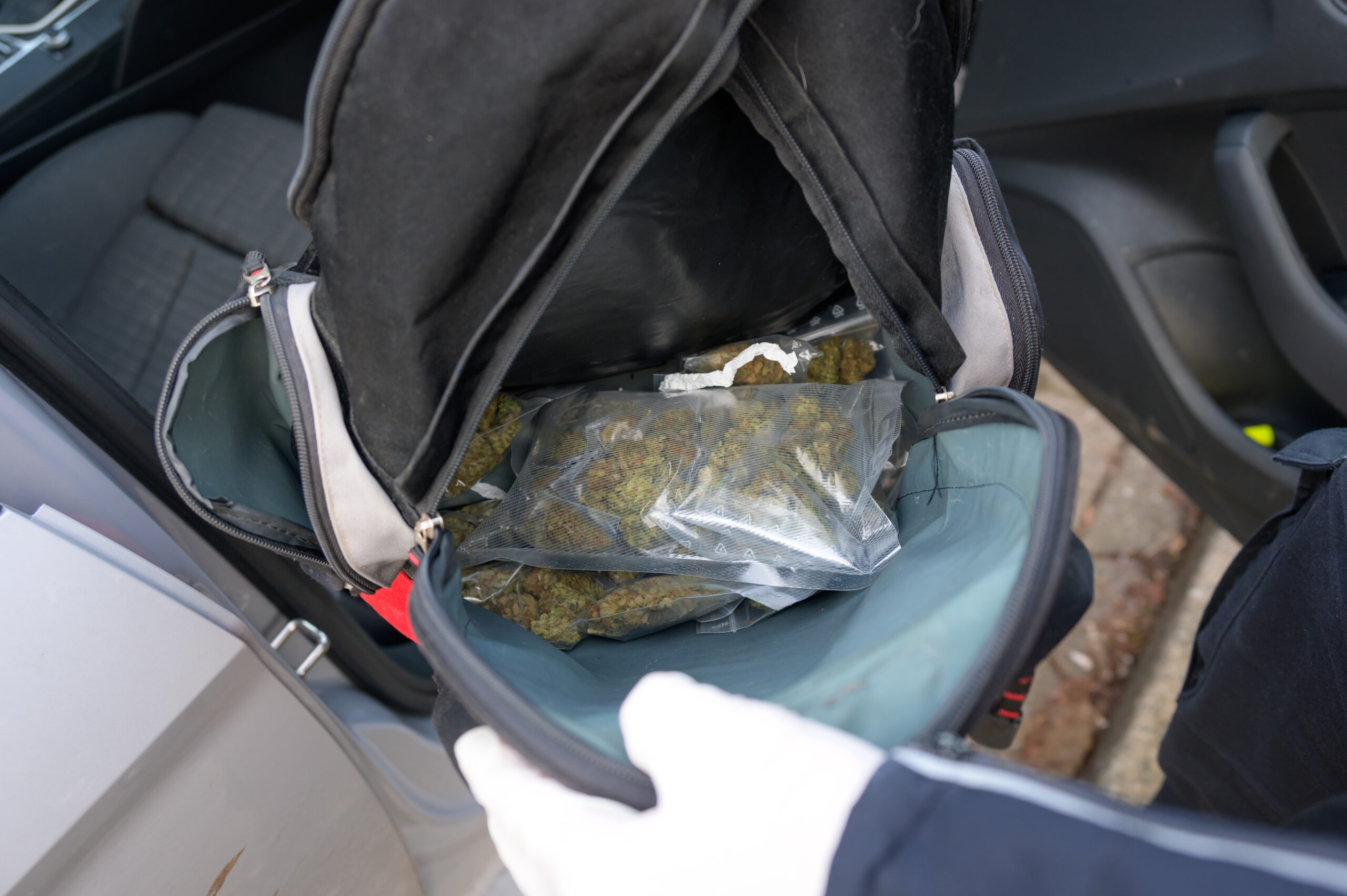 Die Polizei hat in Groß Borstel einen größeren Drogenfund bei einer Fahrzeugkontrolle gemacht.