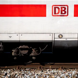 In Hamburg und Schleswig-Holstein sollen 2022 mit 890 Millionen Euro Netze und Bahnhöfe der Deutschen Bahn modernisiert und erneuert werden. (Symbolbild)