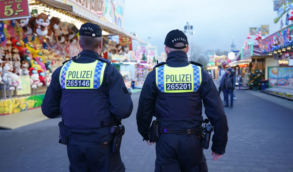 Auch in Hamburg nimmt die Gewalt gegen Polizeibeamte weiter zu. (Symbolbild)