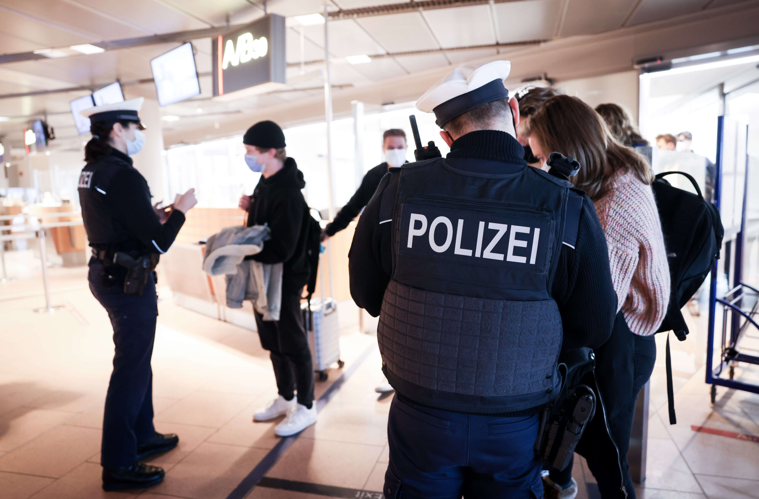 Polizei am Flughafen