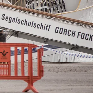 Das Segelschulschiff „Gorch Fock“ liegt im Hafen
