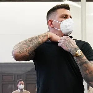 187-Rapper Gzuz in Hamburg vor Gericht.