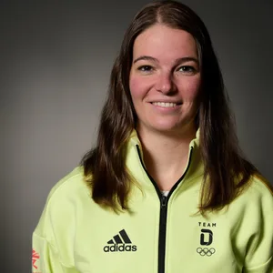 Theresia Schuster ist die Physiotherapeutin der deutschen Skispringerinnen und Skispringer.