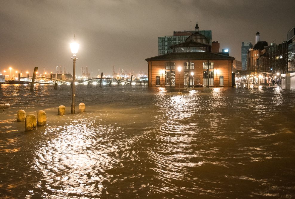 Infolge des Sturms soll es erneut zu einer Überschwemmung des Fischmarktes kommen. (Archivbild)