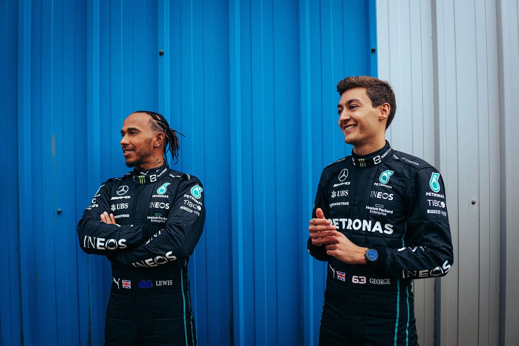 Lewis Hamilton und Teamkollege George Russell fahren in der neuen Saison für Mercedes.