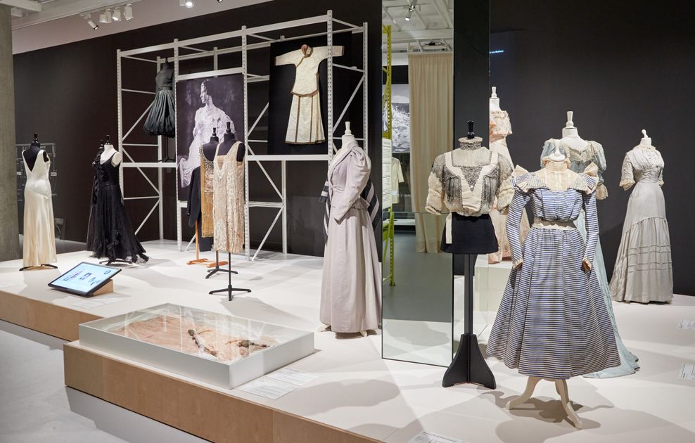 Ausstellung «Dressed. 7 Frauen - 200 Jahre Mode»