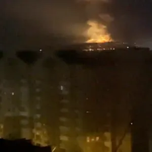 Rauch und Flamme in der Nähe des Flusses Dnjepr am 24. Februar 2022. Die russischen Truppen haben ihren erwarteten Angriff auf die Ukraine gestartet.
