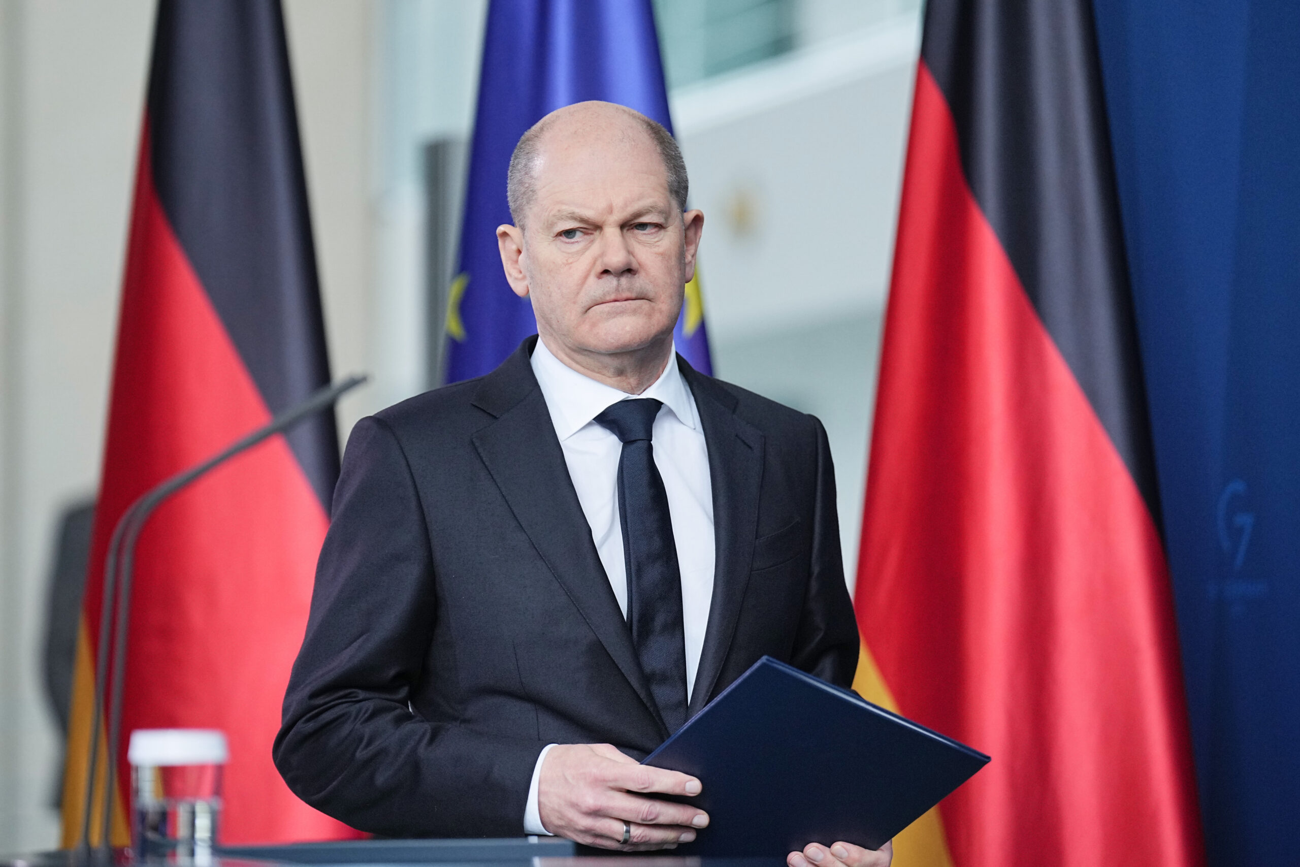 Olaf Scholz (SPD) kurz nach dem Einmarsch der russischen Truppen in die Ukraine. Nun hat er seinen Putin-Kurs grundlegend geändert.