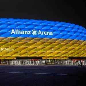 Am Samstagabend leuchtete die Allianz-Arena in München in den Farben der Ukraine.