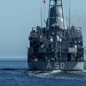Das Flottendienstboot „Alster“ läuft zur Verstärkung der Nato-Nordflanke aus dem Marinehafen aus.