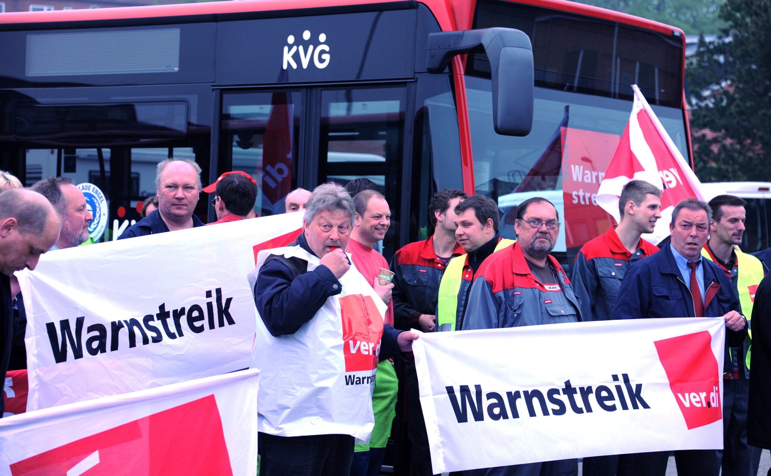 Verdi hat die Busfahrer in mehreren Städten Schleswig-Holsteins zum Streik aufgerufen. (Archivbild)