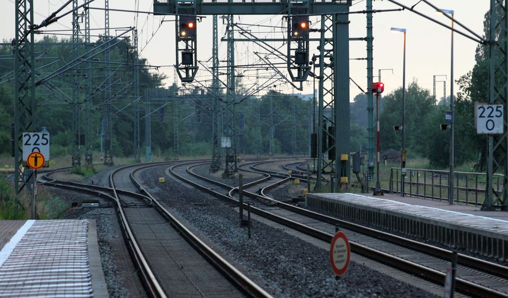Die Bahnstrecke zwischen Hamburg und Berlin ist gesperrt. (Archivfoto)