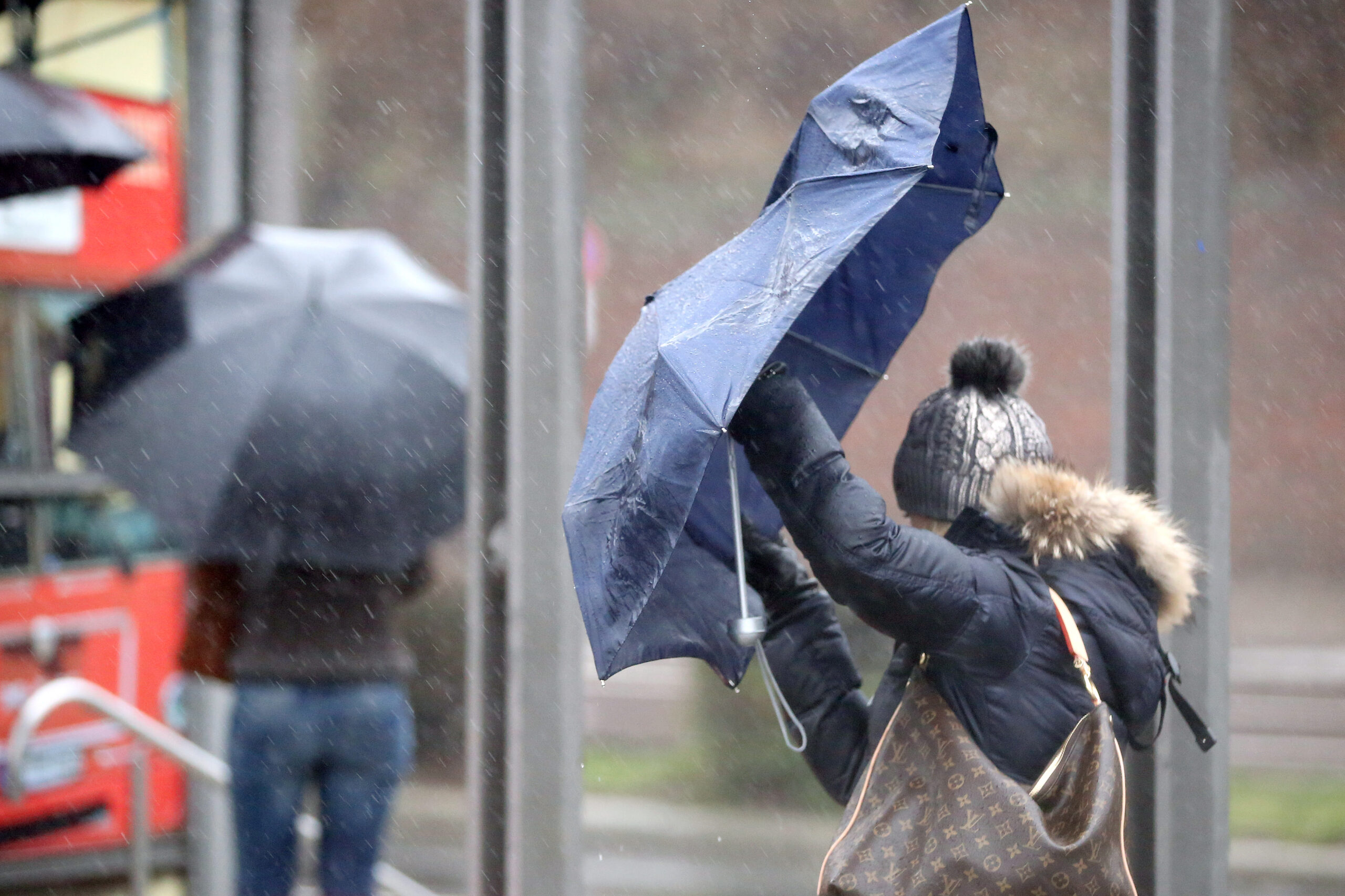 Mensch mit Schirm