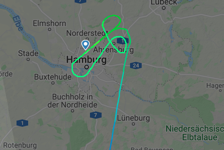 In Penis-Form flog eine portugiesische Maschine am Freitag über Hamburg, bevor das Flugzeug landete.