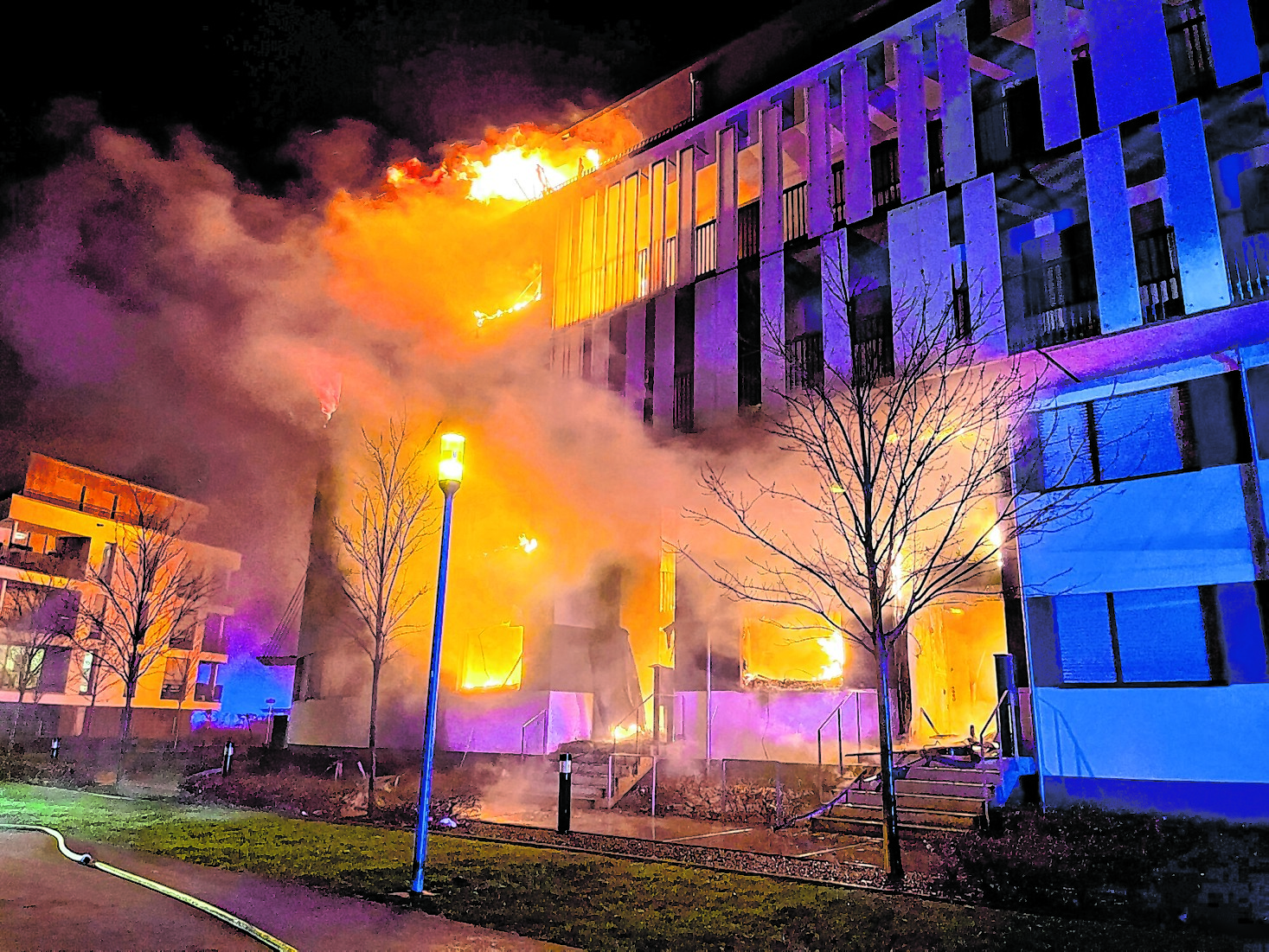 Wohnkomplex in Essen brennt