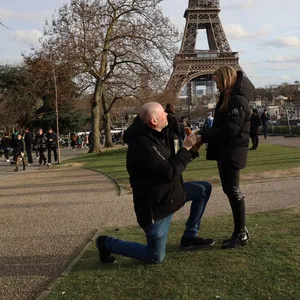 Raymond van Barneveld macht Heiratsantrag vor dem Eiffelturm