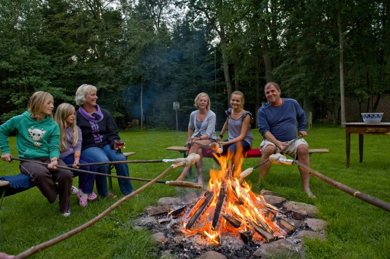 Lagerfeuer auf dem Hof Flottwedel