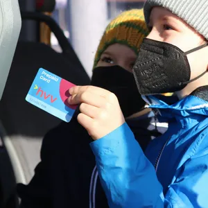 Die neue HVV-Prepaid-Karte soll es zum Beispiel Eltern ermöglichen, Ihre Kinder ohne Bargeld losschicken zu können.