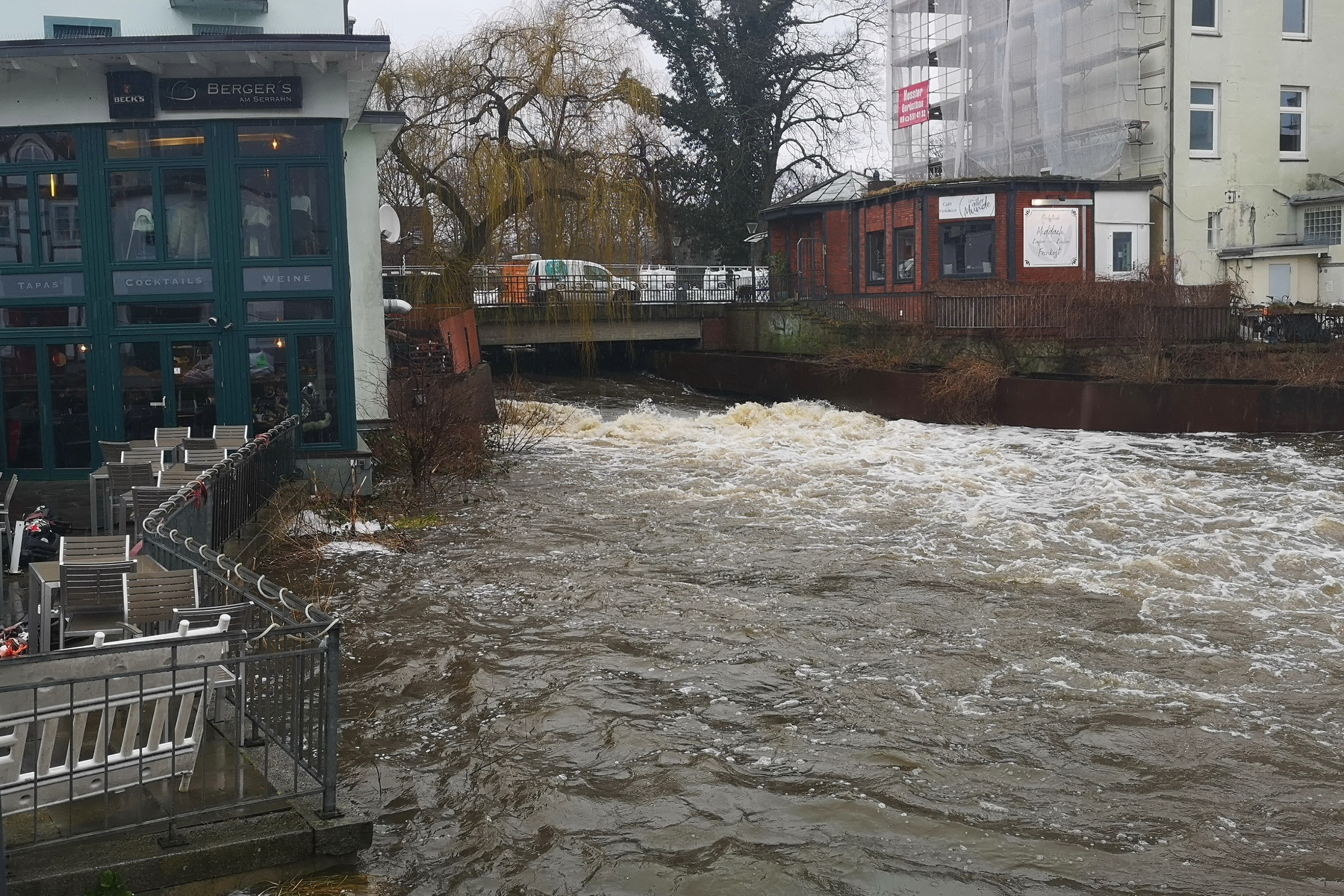 Hochwasser Hamburg steigt