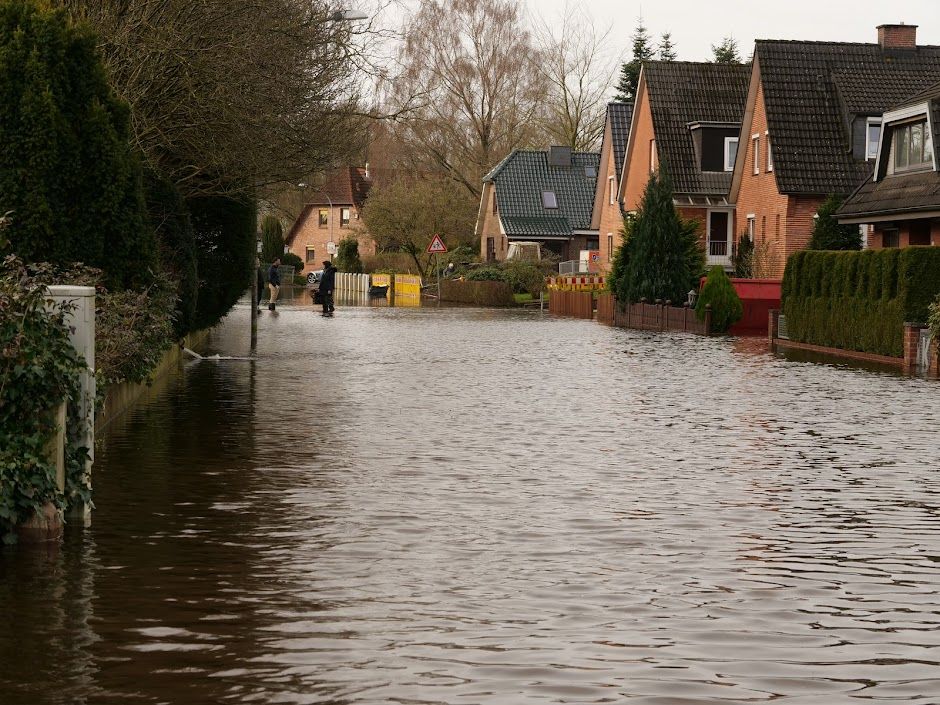 Straße unter Wasser