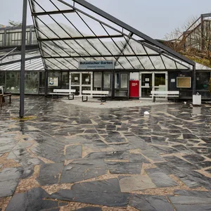 Der Eingangsbereich der Schaugewächshäuser vom Star-Architekten.