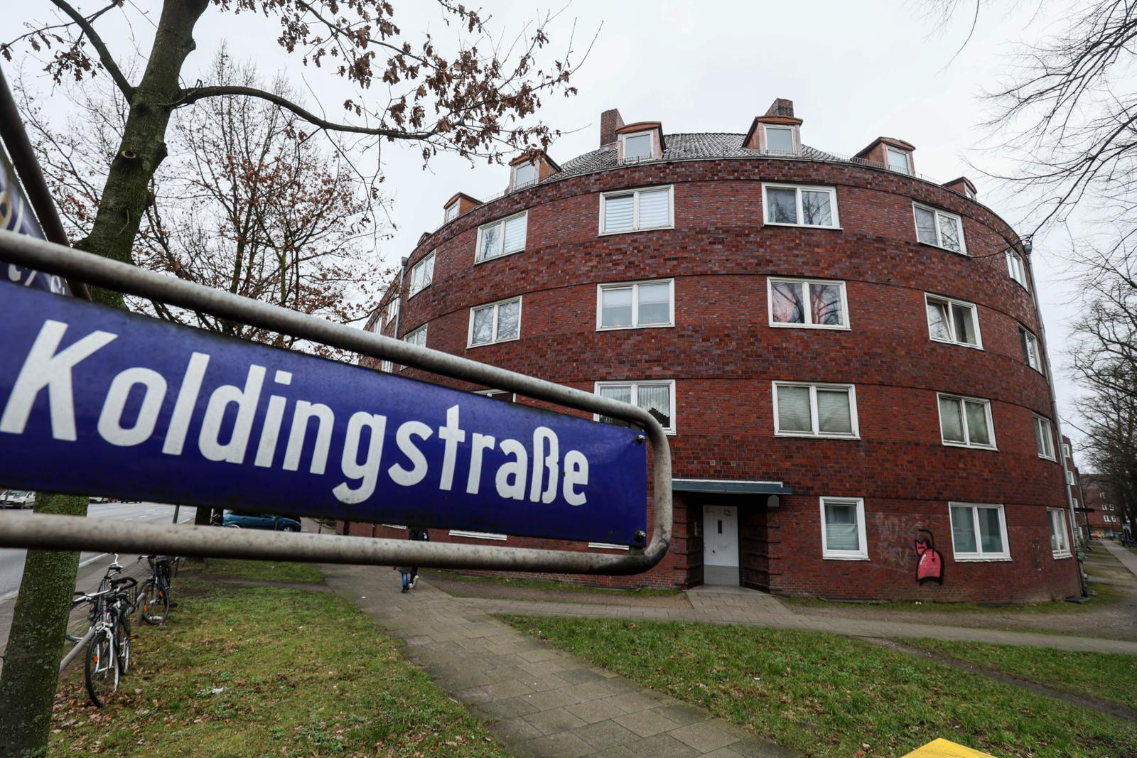 In einem Mehrfamilienhaus an der Koldingstraße haben drei mutmaßliche Drogendealer unter einem Dach gewohnt.