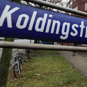 In einem Mehrfamilienhaus an der Koldingstraße haben drei mutmaßliche Drogendealer unter einem Dach gewohnt.