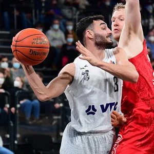 Towers-Guard Max DiLeo im Zweikampf