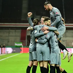 St. Pauli jubelt im DFB-Pokal gegen Borussia Dortmund