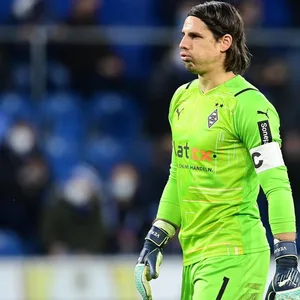 Gladbachs Torwart Yann Sommer sieht schwere Woche auf Gladbach zukommen.