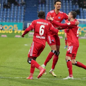 Stürmer Robert Glatzel traf innerhalb der ersten 13 Minuten dreimal gegen Darmstadt 98.