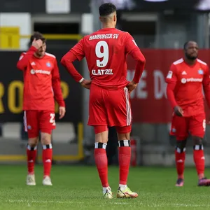 HSV-Profis Jonas Meffert, Robert Glatzel, David Kinsombi in Sandhausen