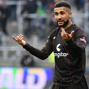 Auch Daniel-Kofi Kyereh wirkte beim 0:3 gegen Hannover ratlos.
