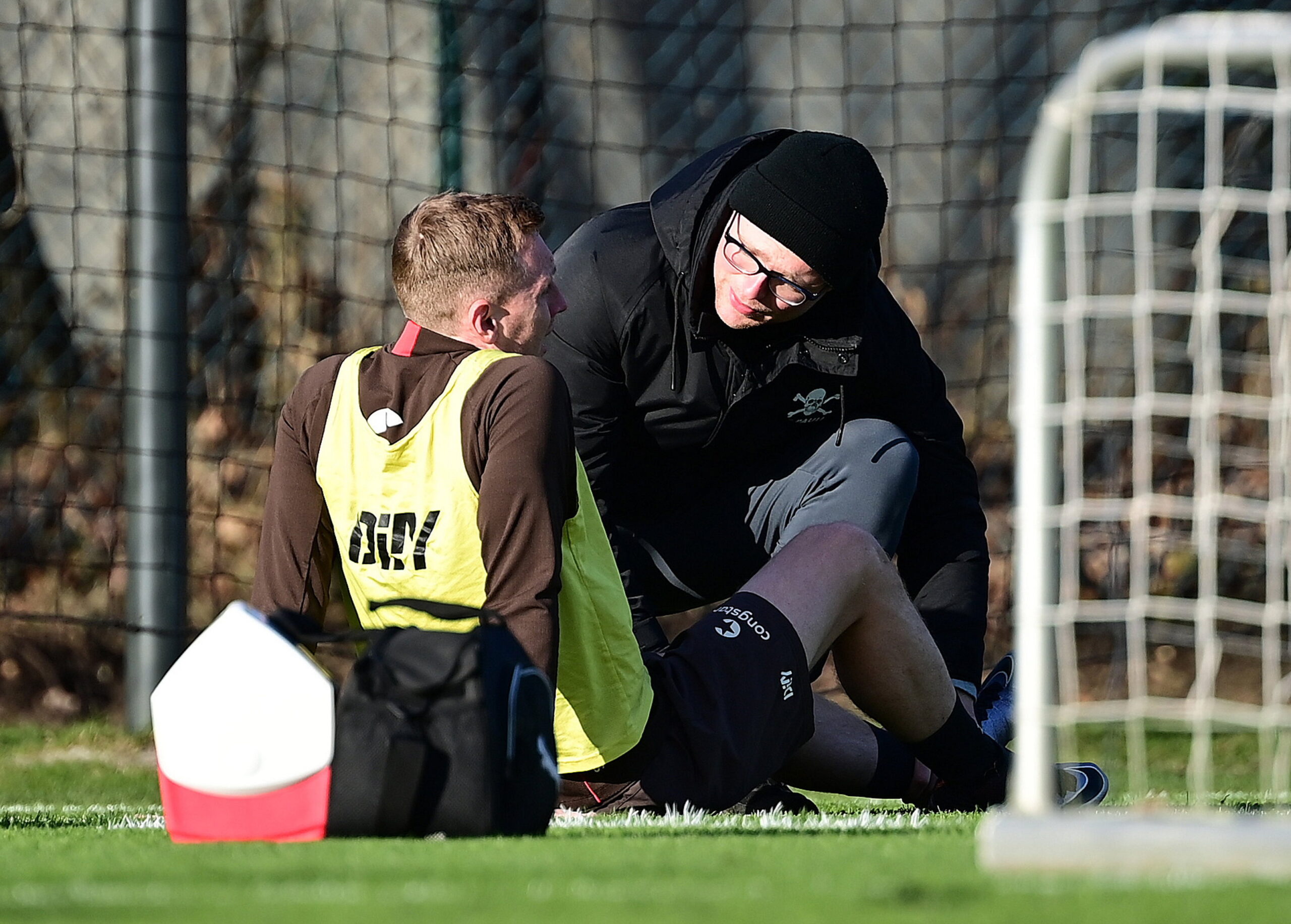 St. Pauli-Profi Sebastian Ohlsson verletzt sich im Training