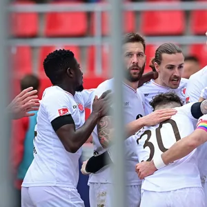 Erfolg in Ingolstadt: St. Pauli steht wieder an der Zweitliga-Spitze.