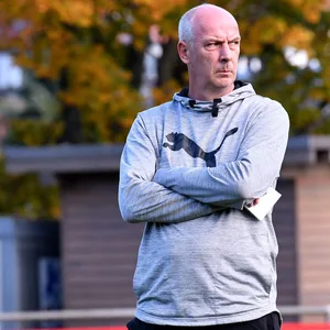 Mario Basler (hier 2017 als Trainer von SG Rot-Weiss Frankfurt) wird bald an den Seitenlinien der Kreisliga C coachen.