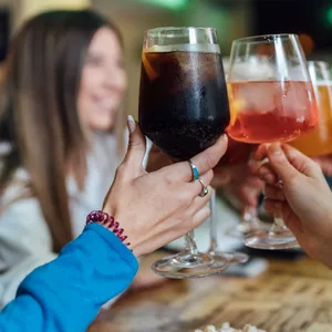 Jugendliche mit Alkohol
