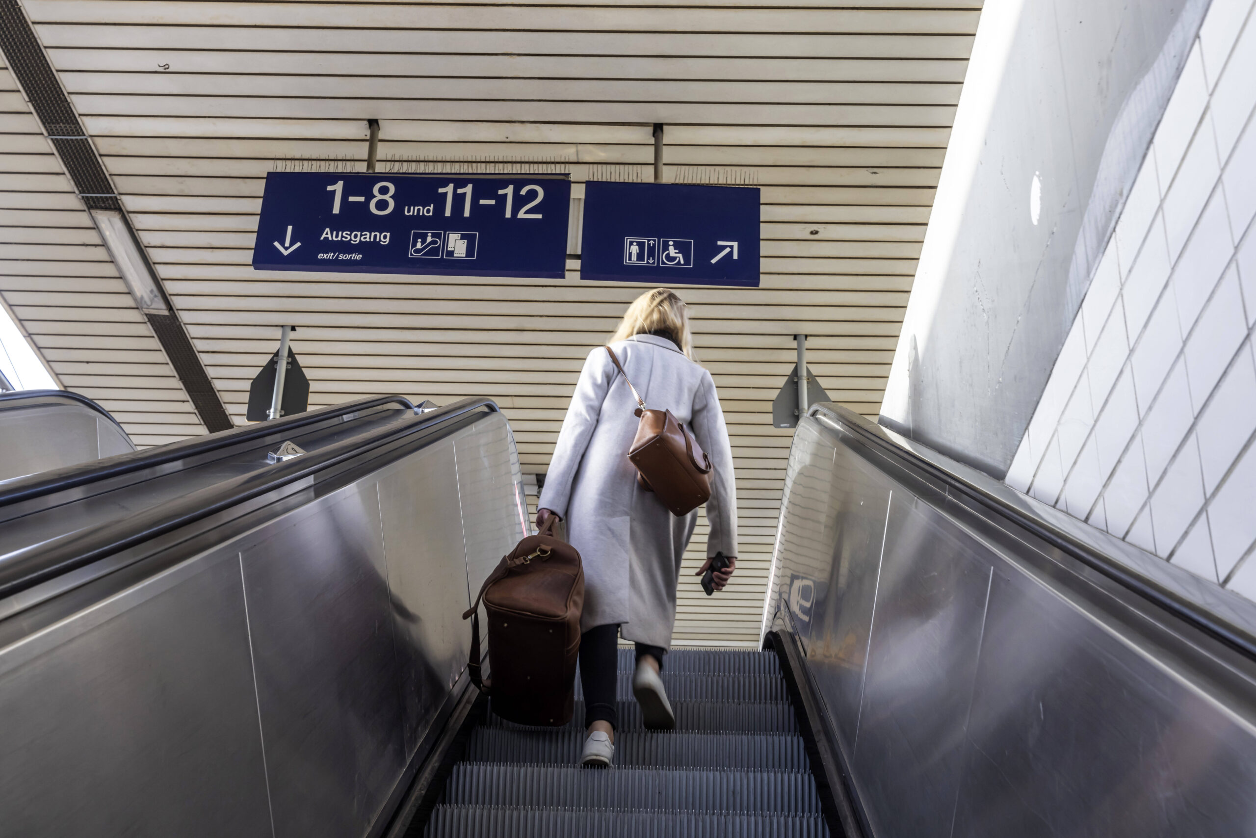 Eine Frau stürzte am Hauptbahnhof Hannover auf einer Rolltreppe und klemmte sich dabei die Haare ein. (Symbolbild)