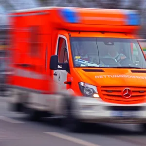 Rettungskräfte im Einsatz (Symbolbild).